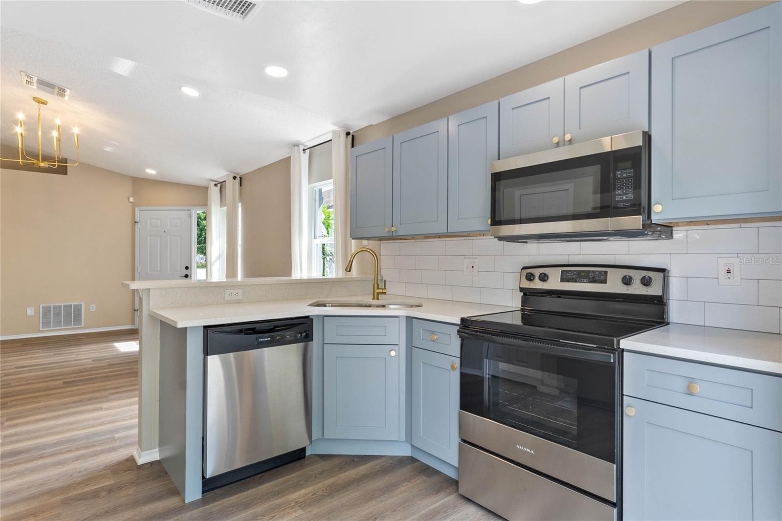 Image 8 of 18 For 6438 Tidewave Street