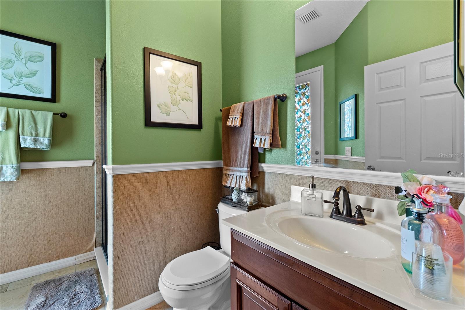 Image 11 of 45 For 1352 Oakcrest Court