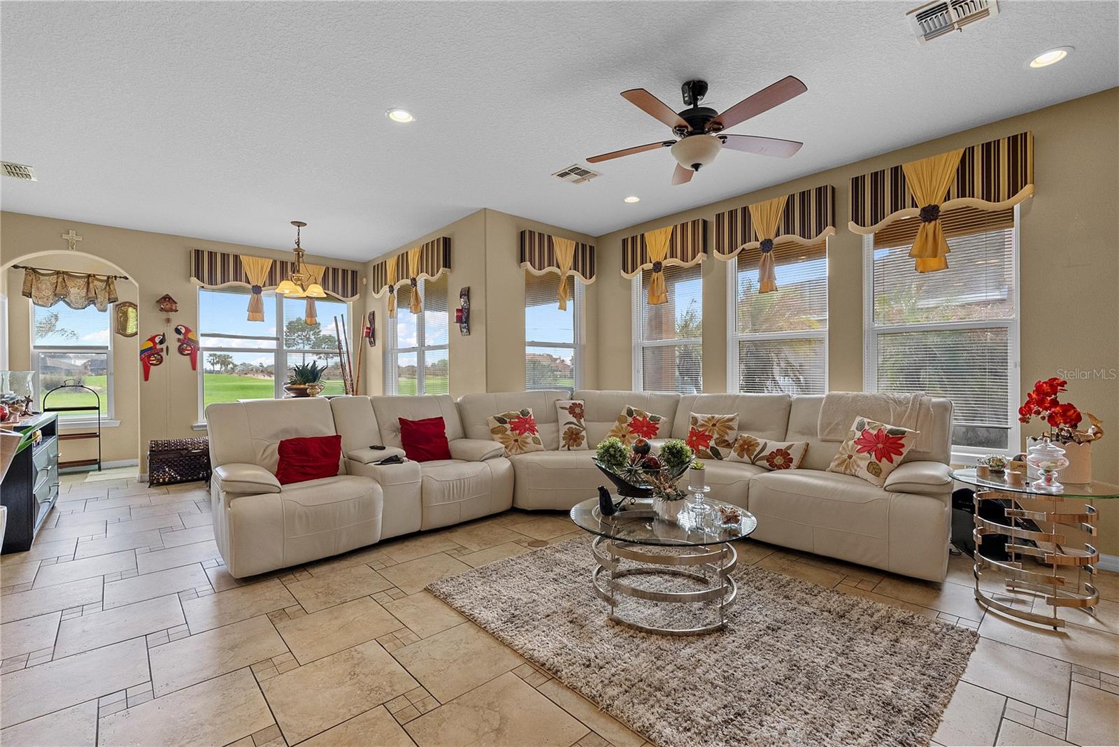 Image 16 of 45 For 1352 Oakcrest Court