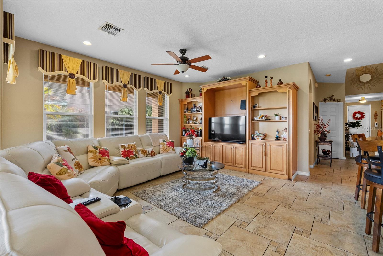 Image 17 of 45 For 1352 Oakcrest Court