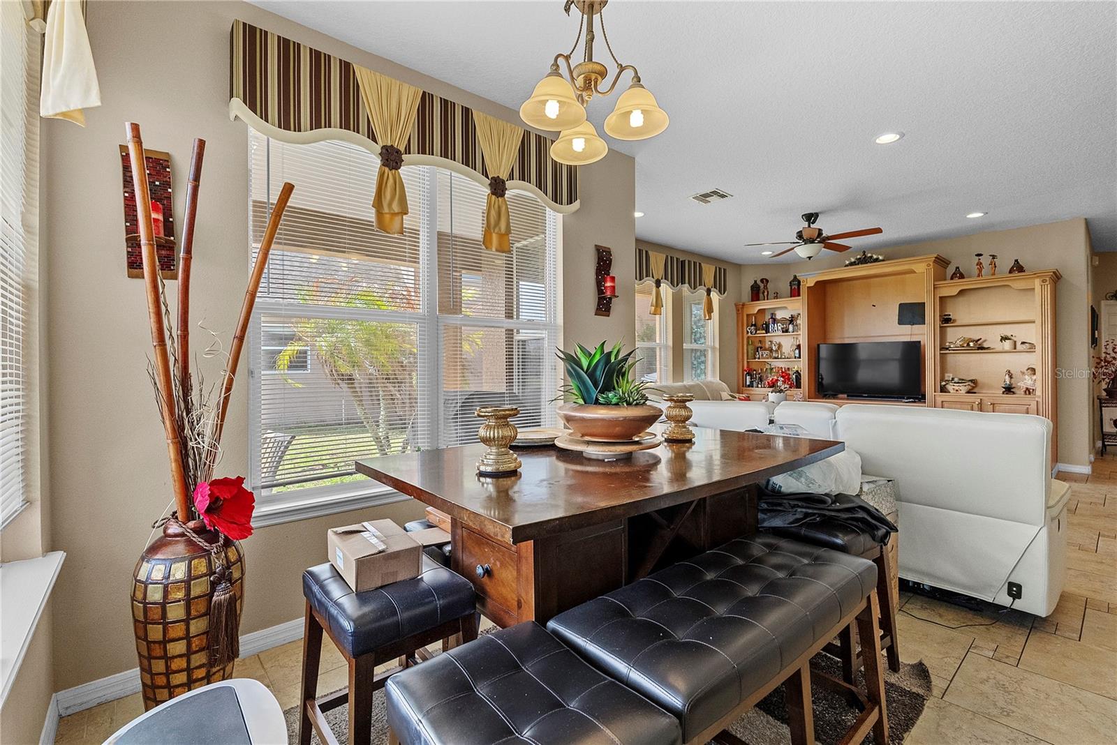 Image 21 of 45 For 1352 Oakcrest Court