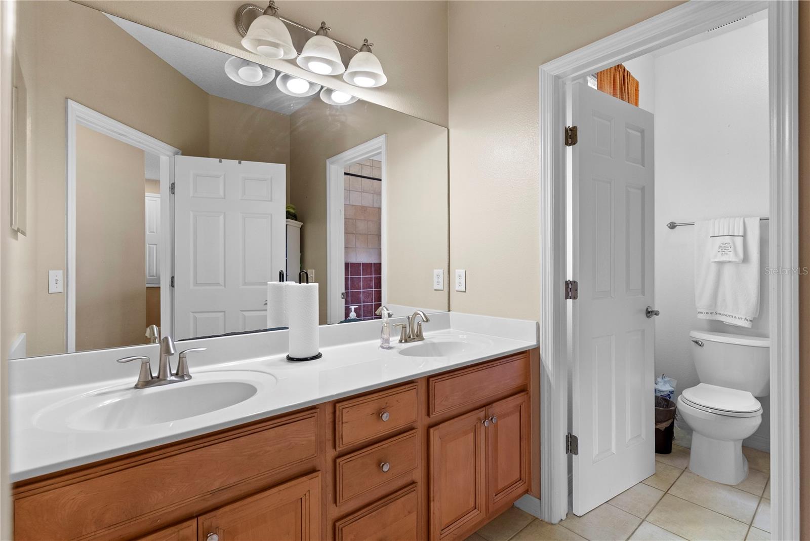 Image 25 of 45 For 1352 Oakcrest Court