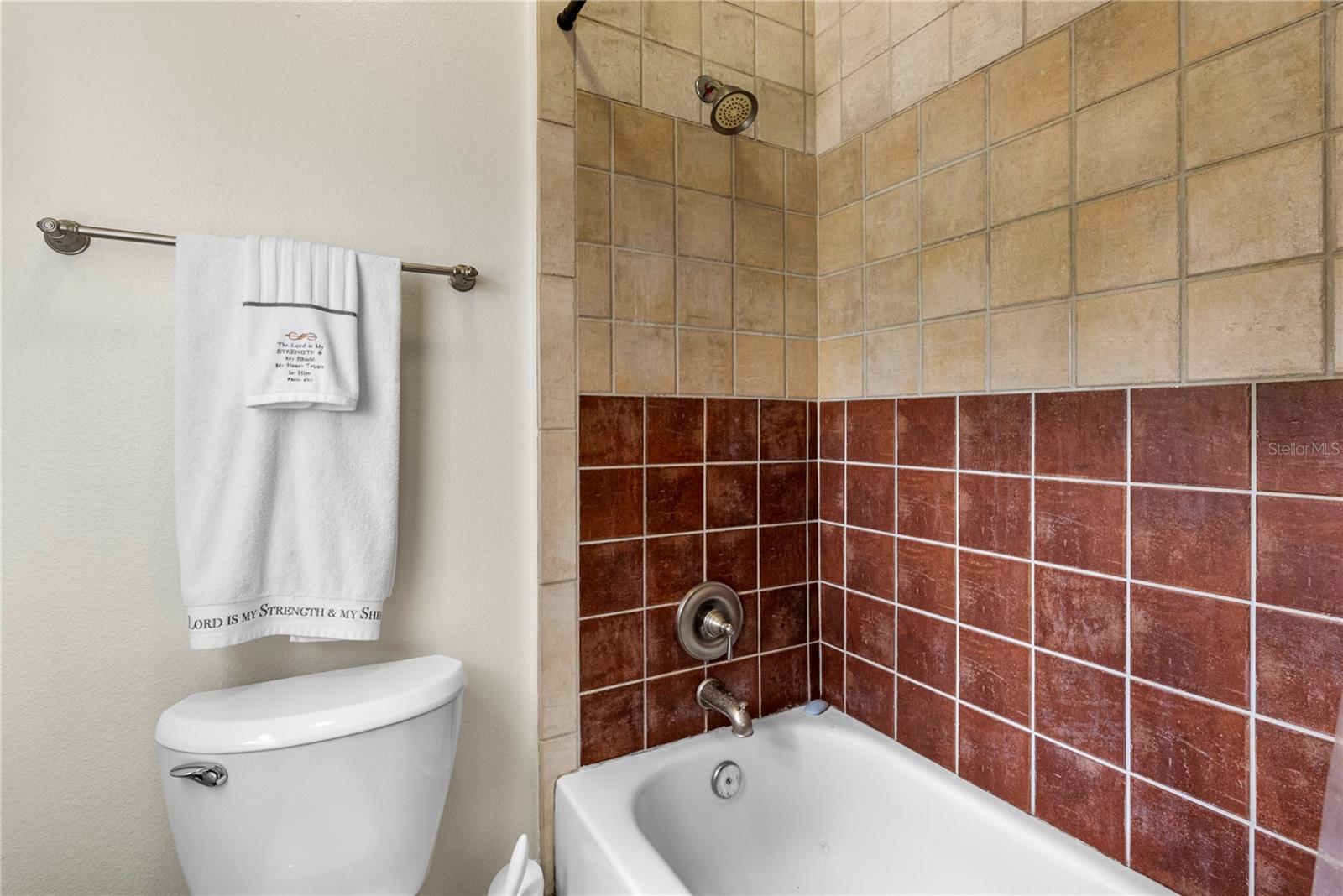 Image 26 of 45 For 1352 Oakcrest Court