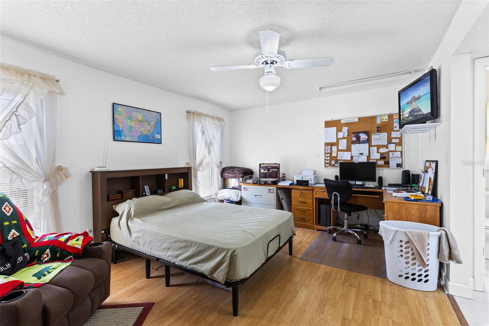 Image 17 of 33 For 954 Apple Lane