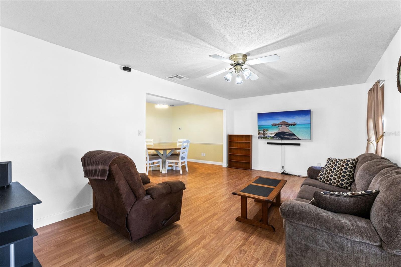 Image 3 of 33 For 954 Apple Lane