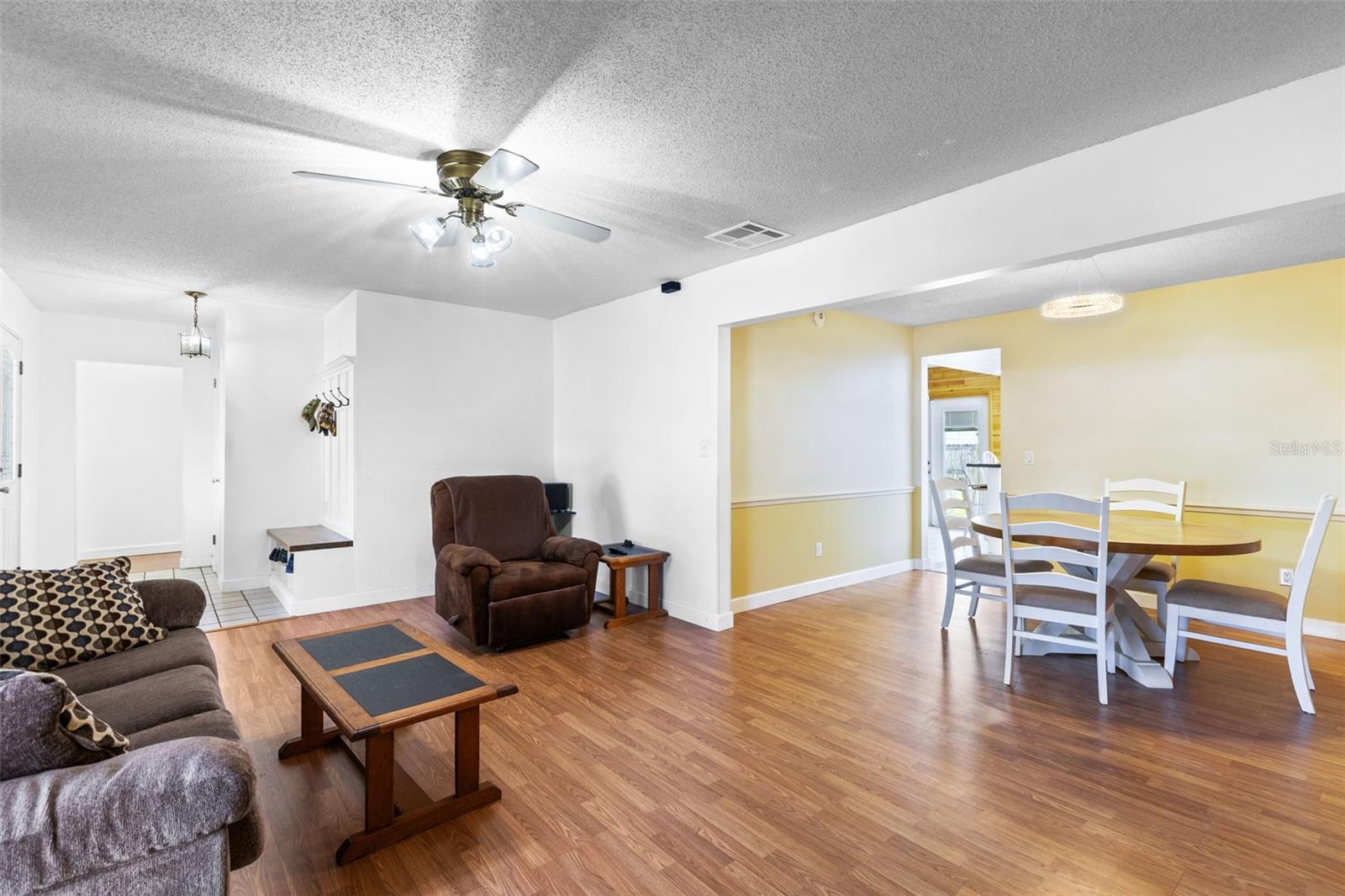 Image 5 of 33 For 954 Apple Lane