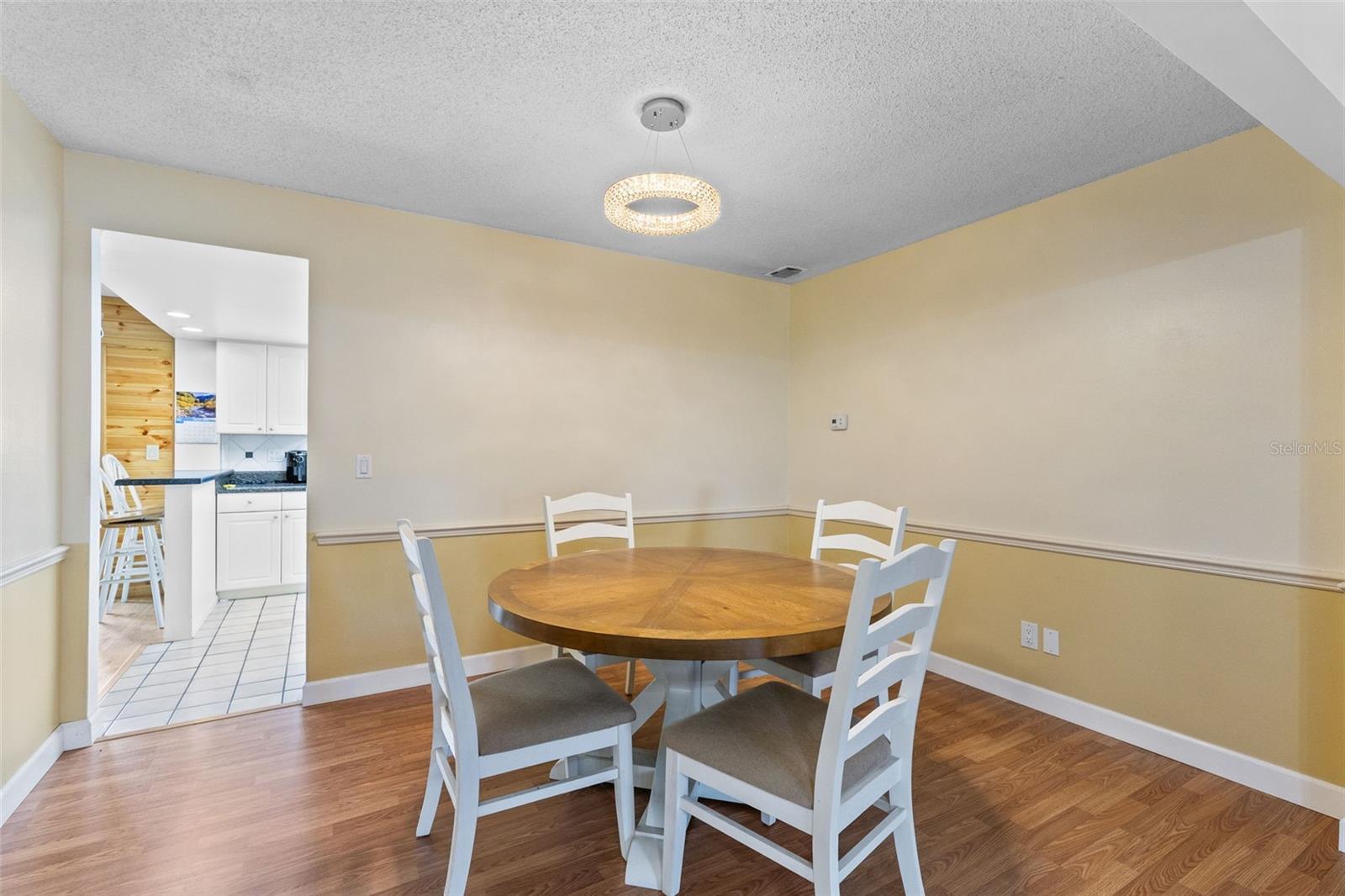 Image 7 of 33 For 954 Apple Lane