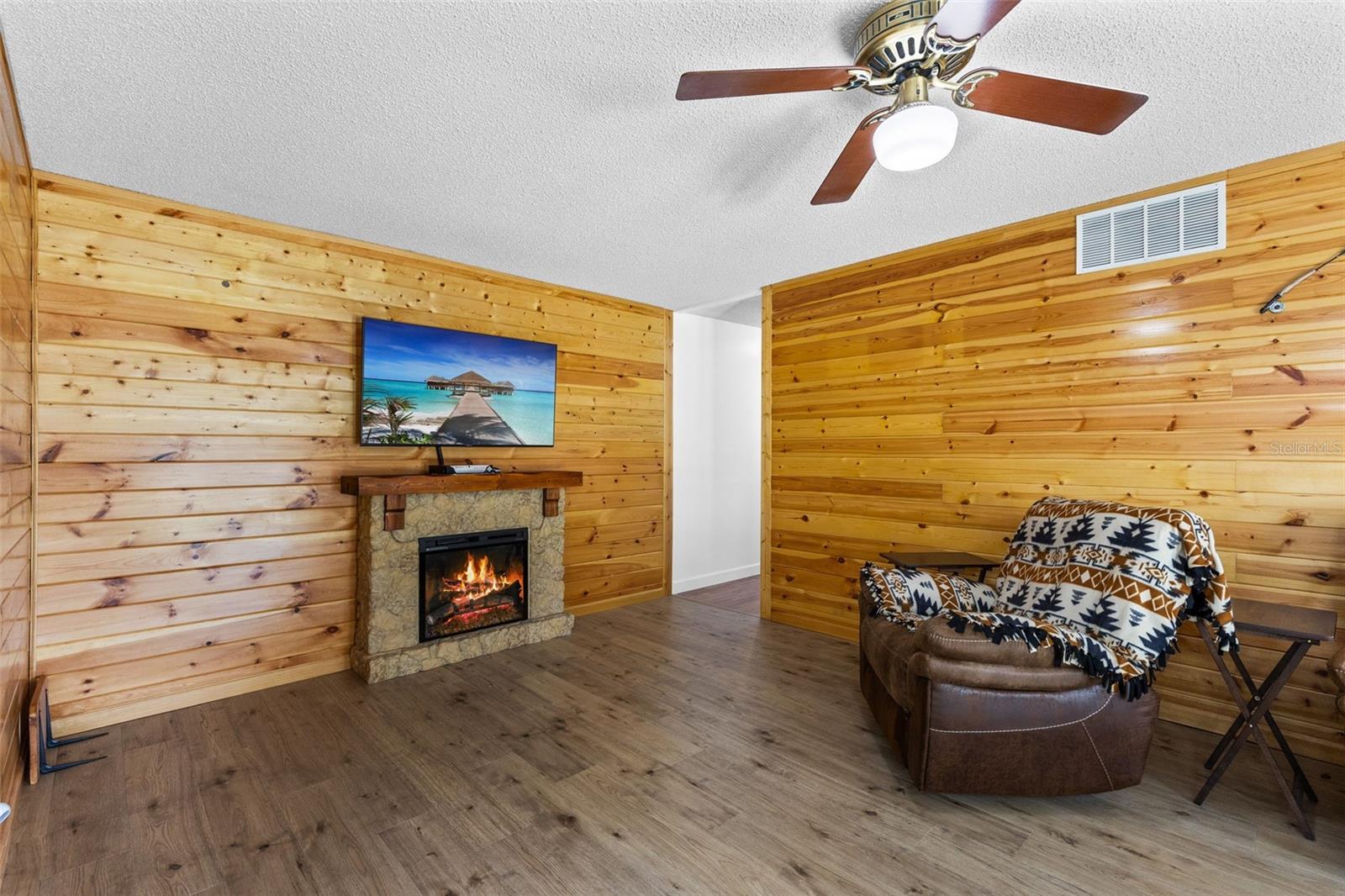 Image 8 of 33 For 954 Apple Lane