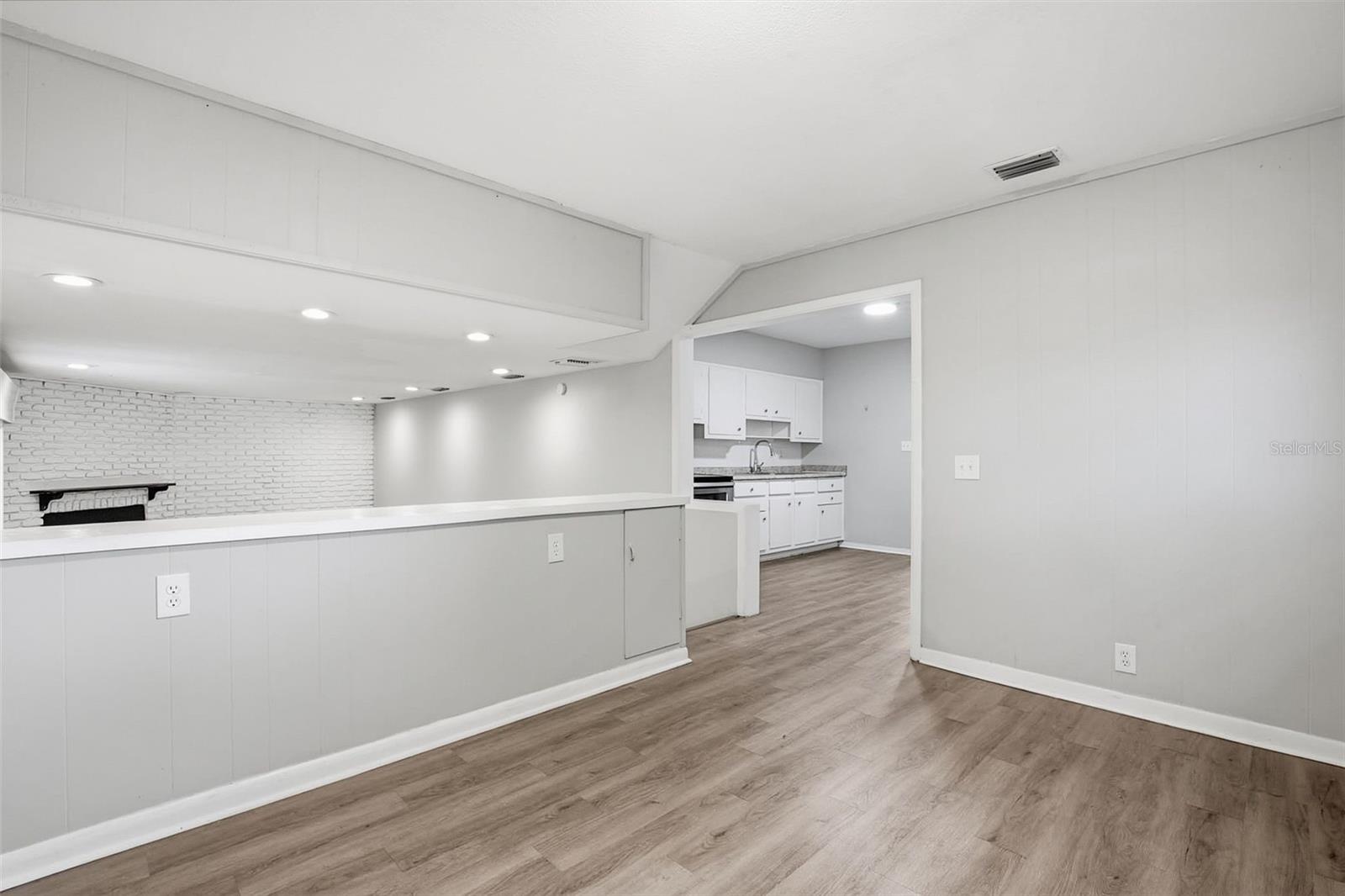 Image 18 of 37 For 1477 Prescott Avenue