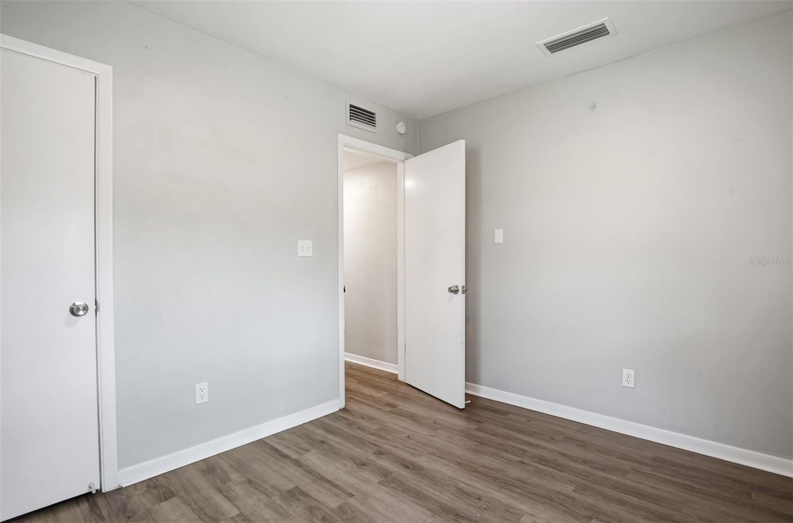 Image 22 of 37 For 1477 Prescott Avenue