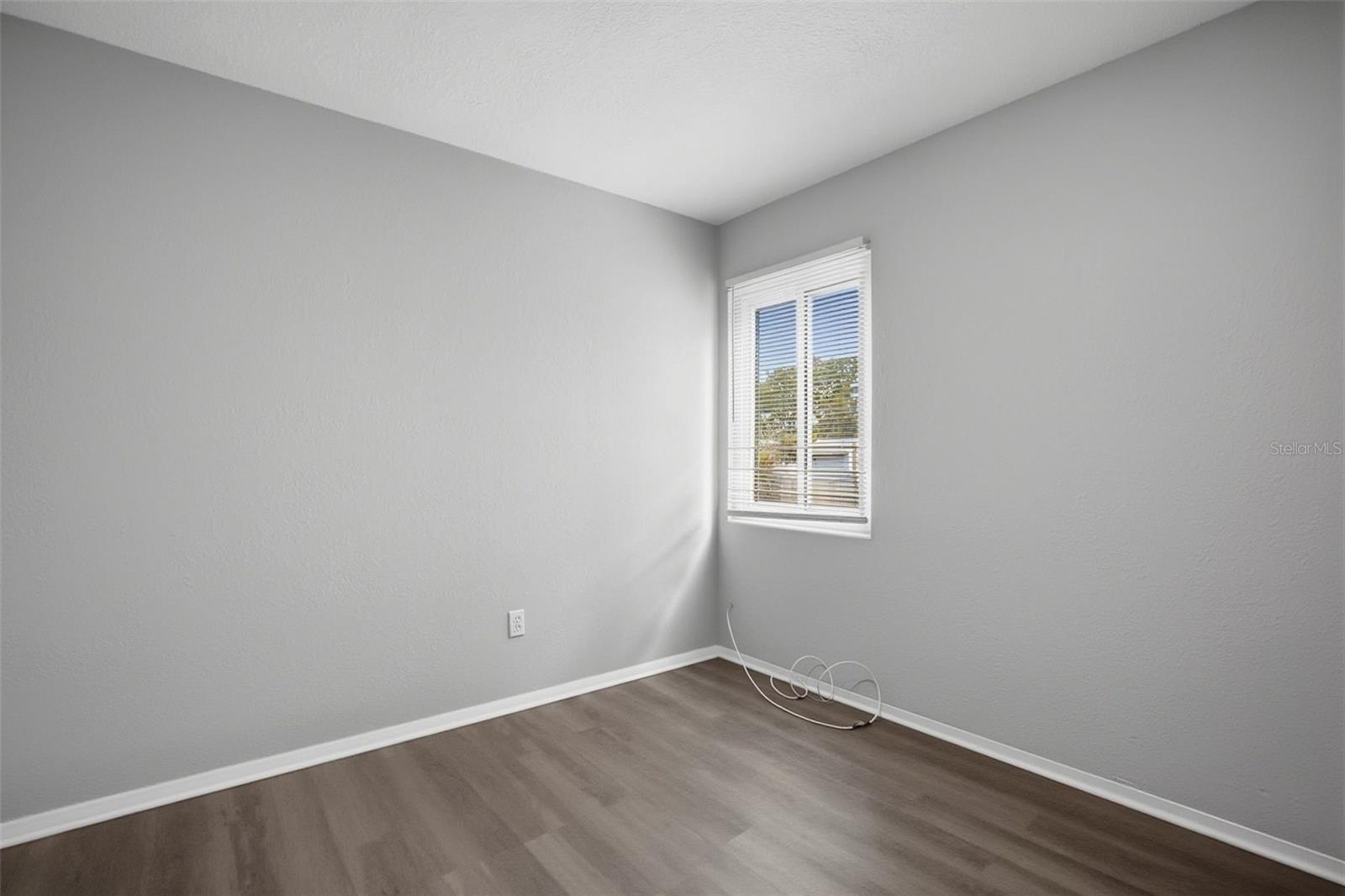 Image 23 of 37 For 1477 Prescott Avenue