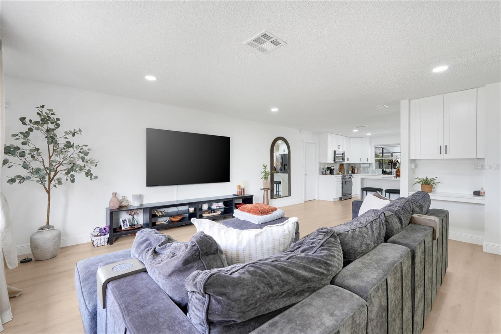 Image 10 of 31 For 589 Del Rio Street