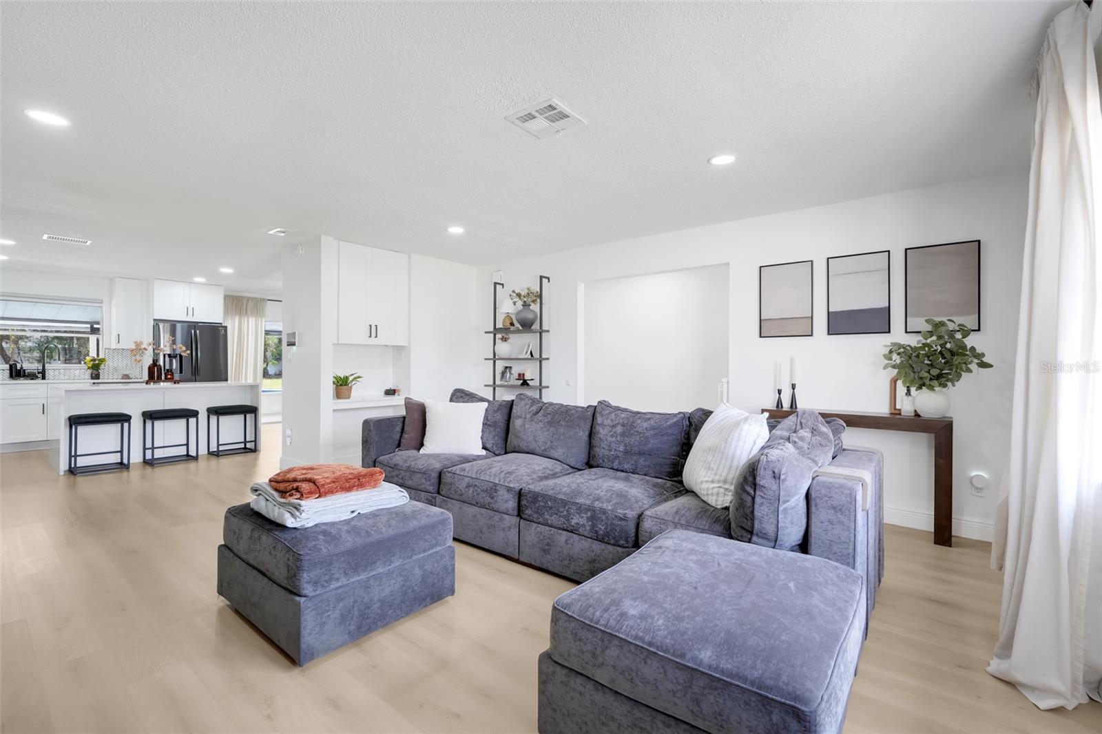 Image 12 of 31 For 589 Del Rio Street