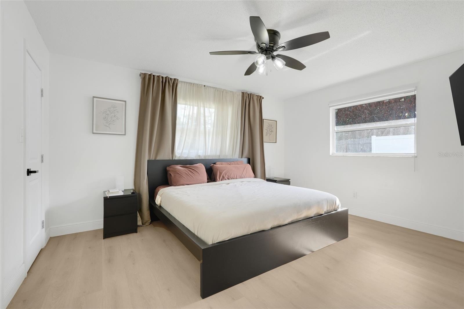 Image 15 of 31 For 589 Del Rio Street