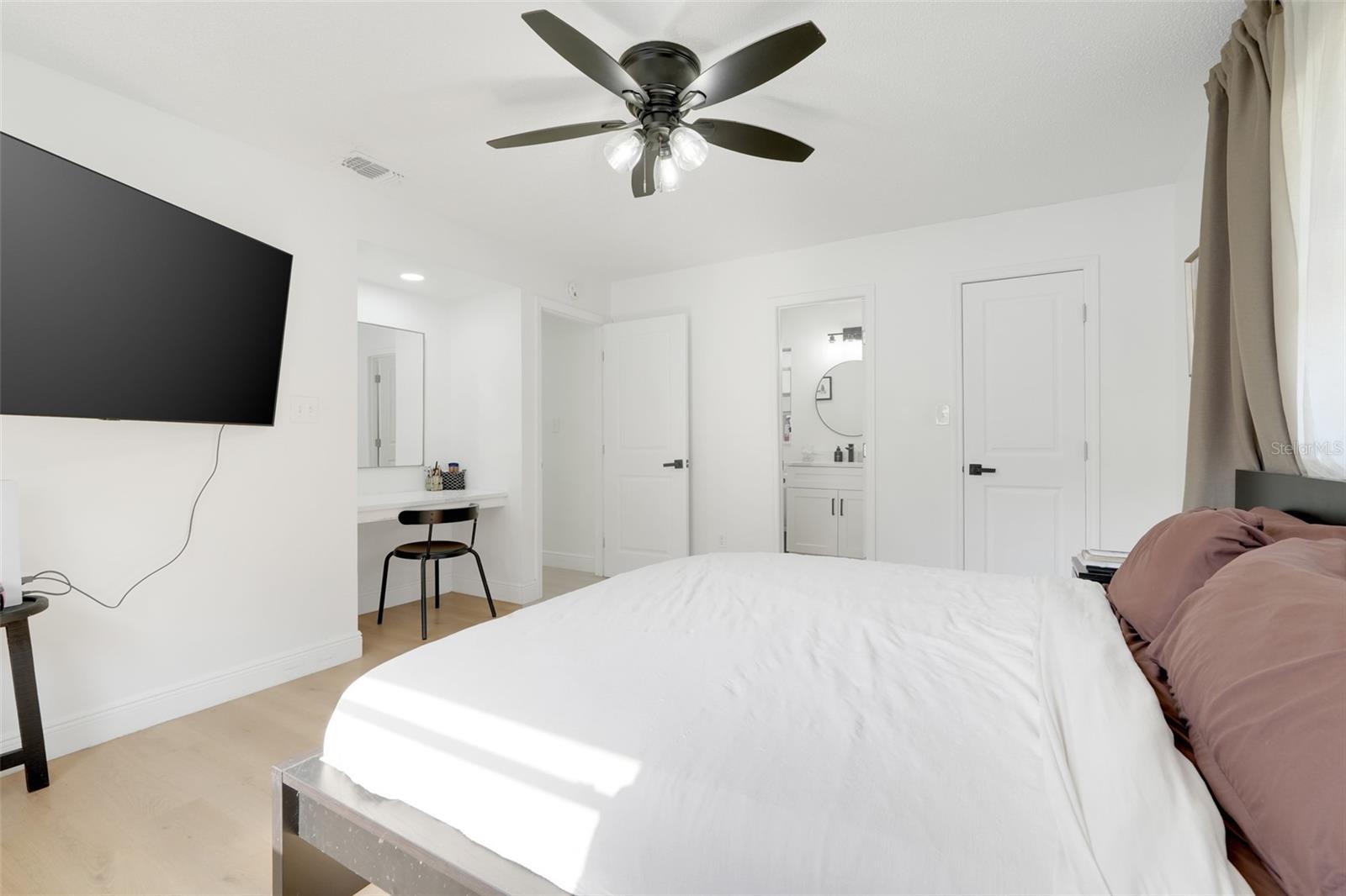 Image 18 of 31 For 589 Del Rio Street