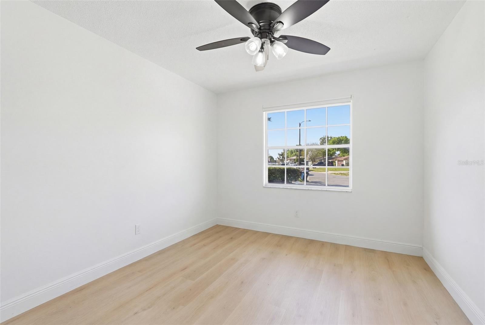 Image 23 of 31 For 589 Del Rio Street