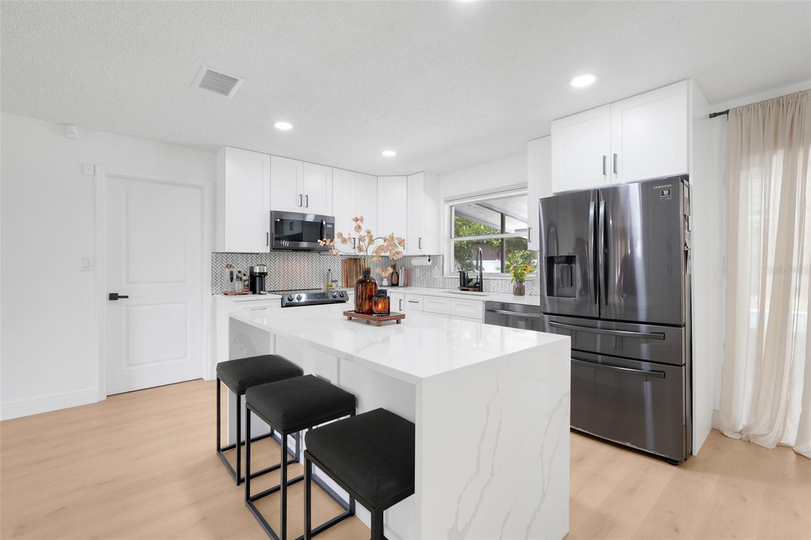 Image 8 of 31 For 589 Del Rio Street