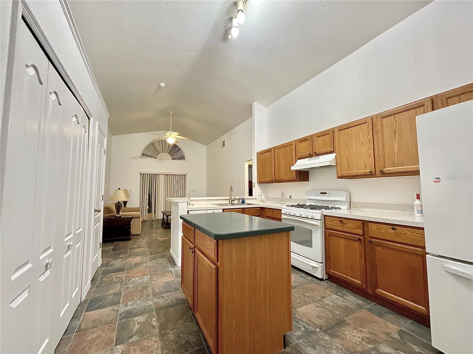 Image 3 of 12 For 2931 Oaktree Drive