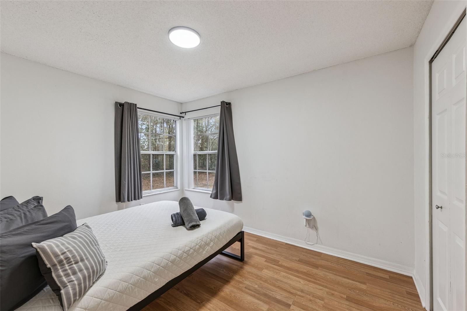 Image 12 of 23 For 2002 Royal Bay Boulevard 135