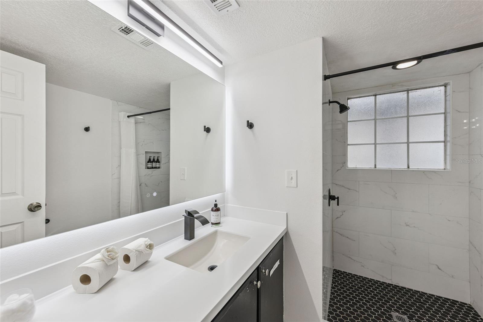 Image 16 of 23 For 2002 Royal Bay Boulevard 135