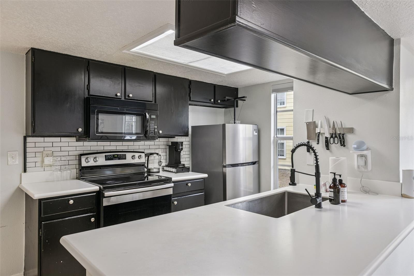 Image 6 of 23 For 2002 Royal Bay Boulevard 135