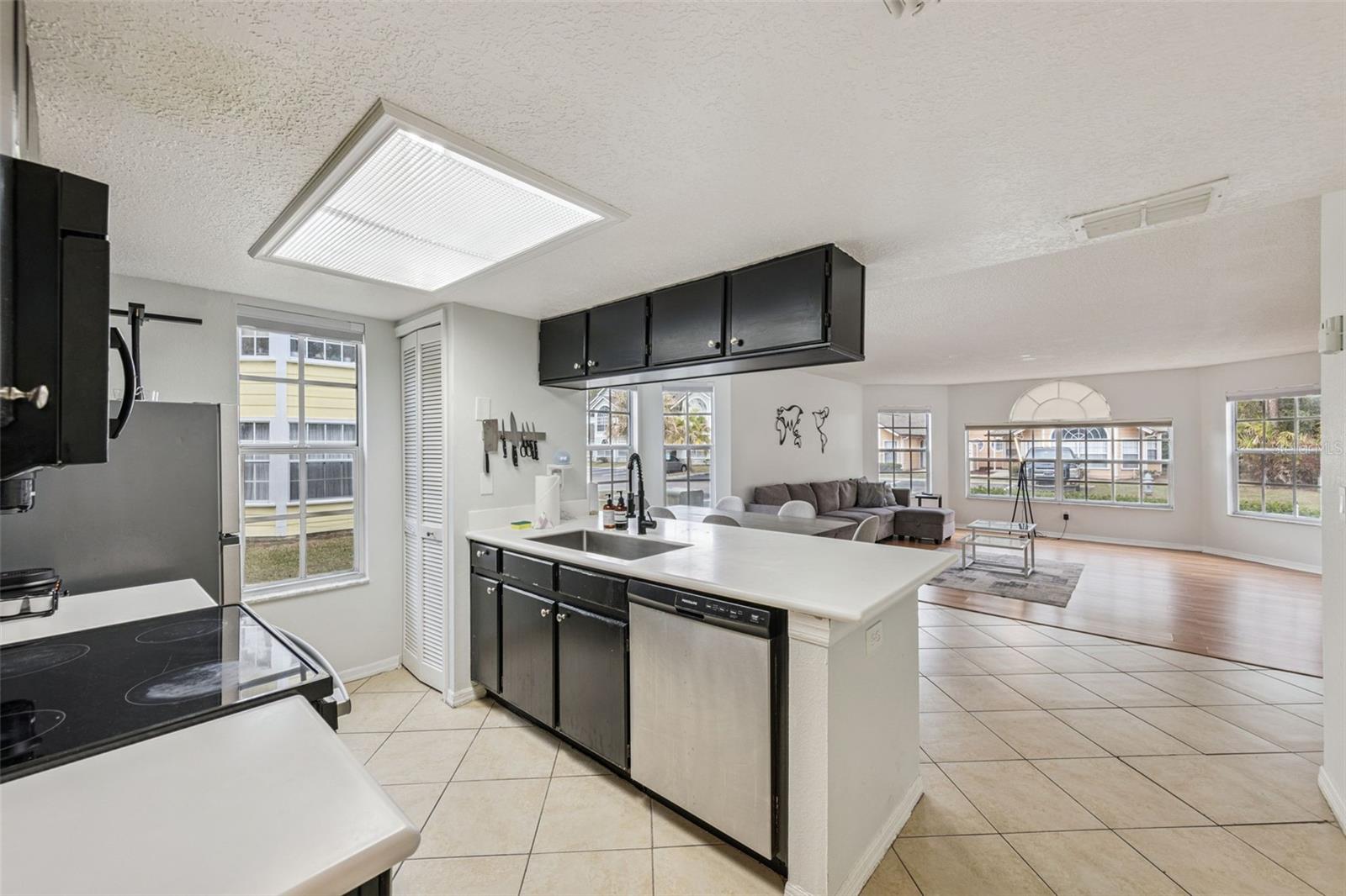 Image 8 of 23 For 2002 Royal Bay Boulevard 135