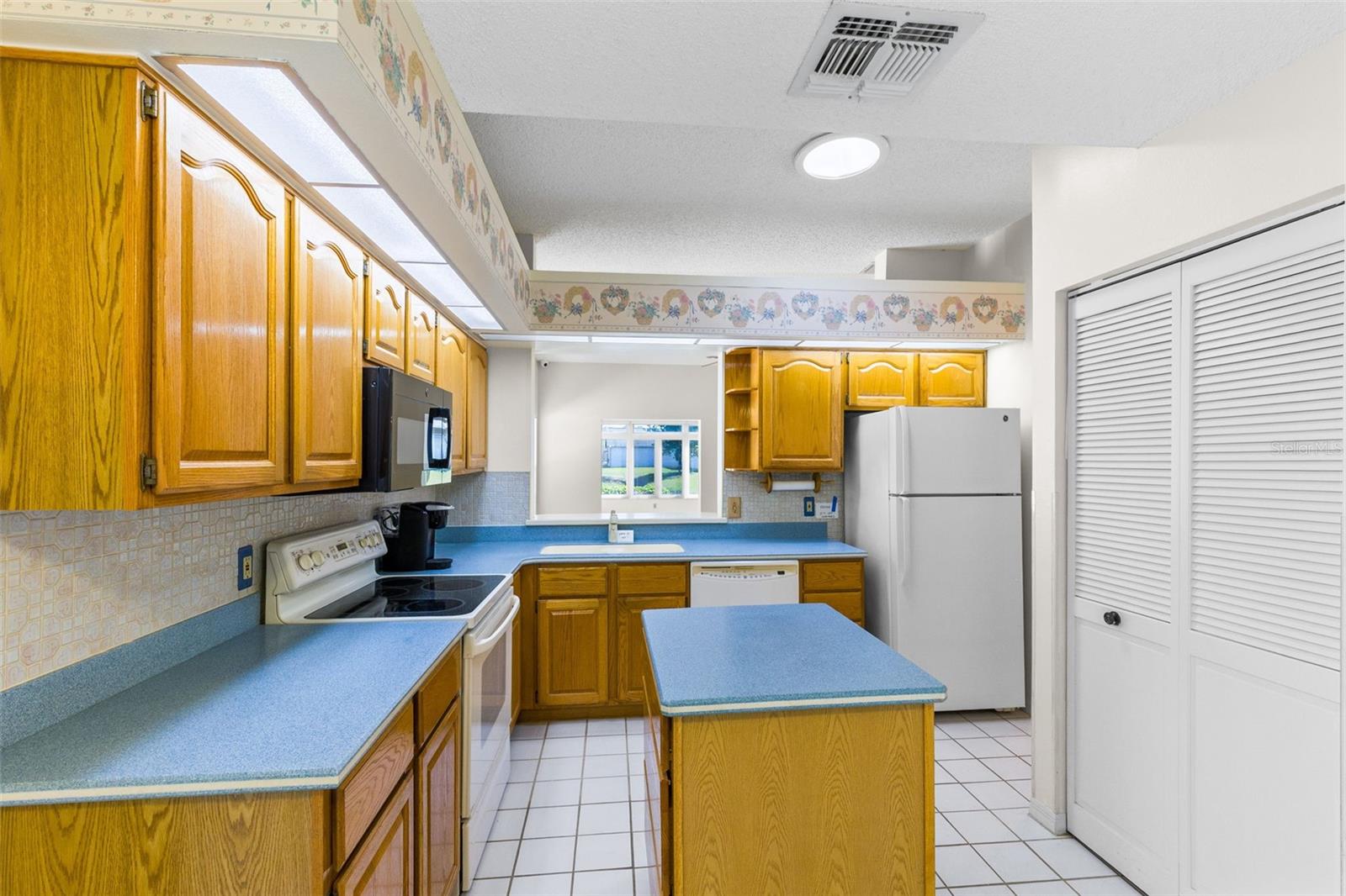 Image 12 of 43 For 5884 Parkview Point Drive