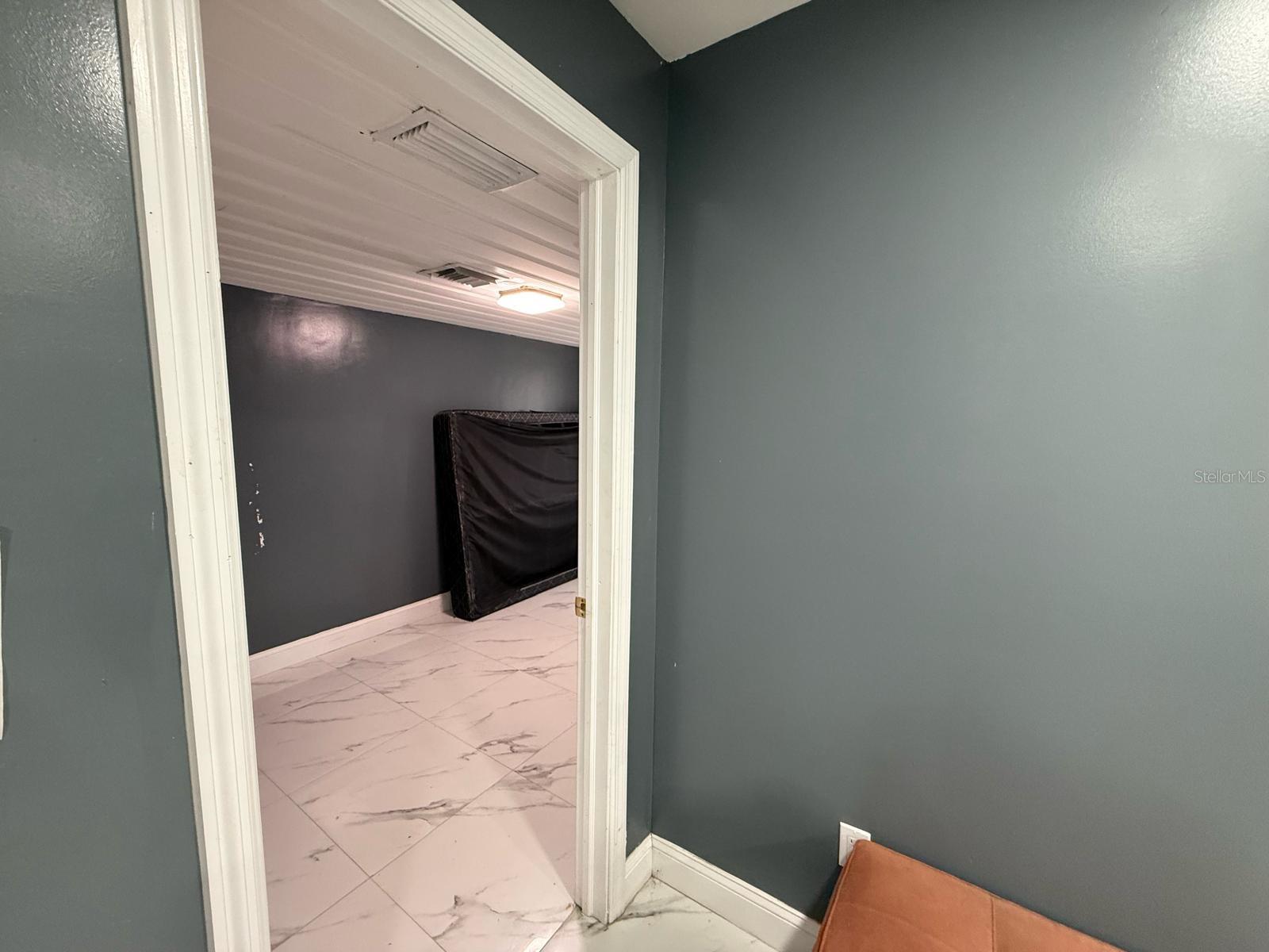 Image 23 of 36 For 414 Spring Avenue