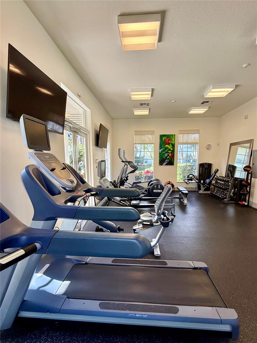 Image 6 of 36 For 915 Bay Colony Drive S S