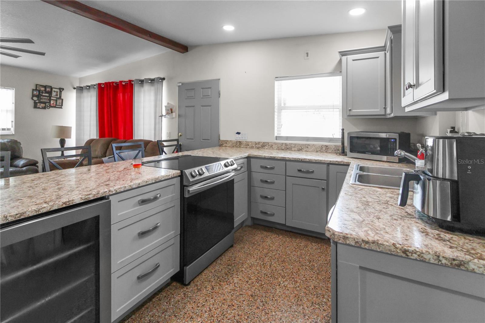 Image 6 of 19 For 762 Temple Avenue