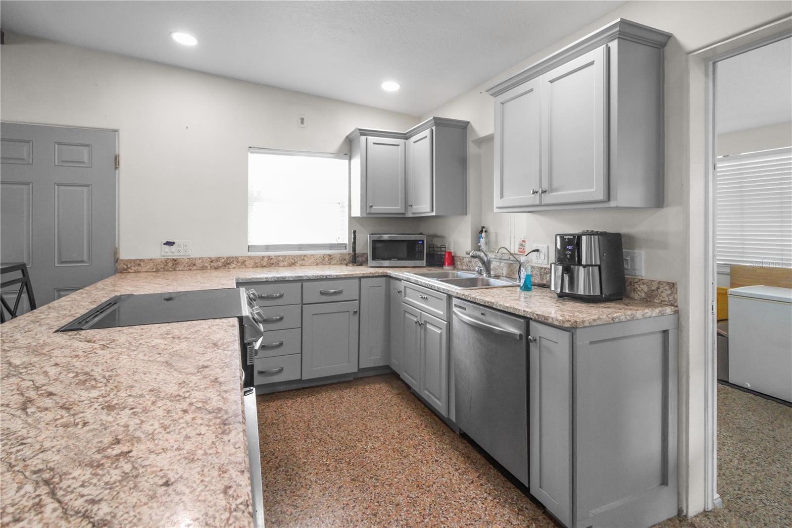 Image 8 of 19 For 762 Temple Avenue