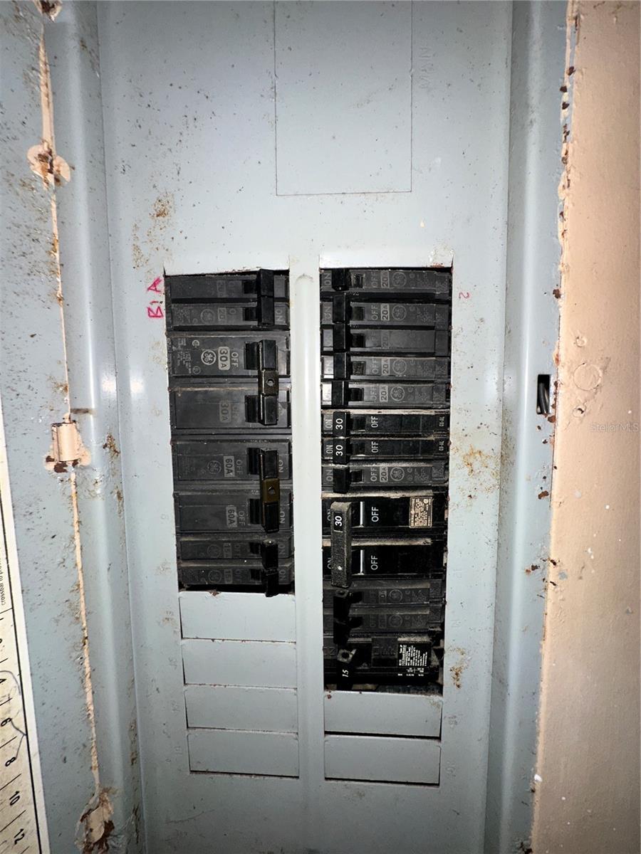 Image 15 of 17 For 118 Kensington Avenue