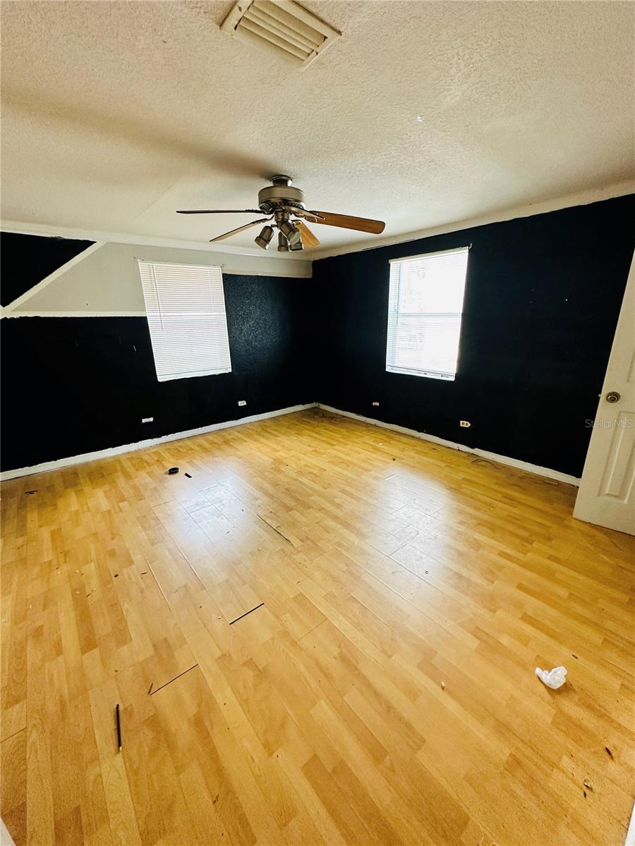 Image 8 of 17 For 118 Kensington Avenue