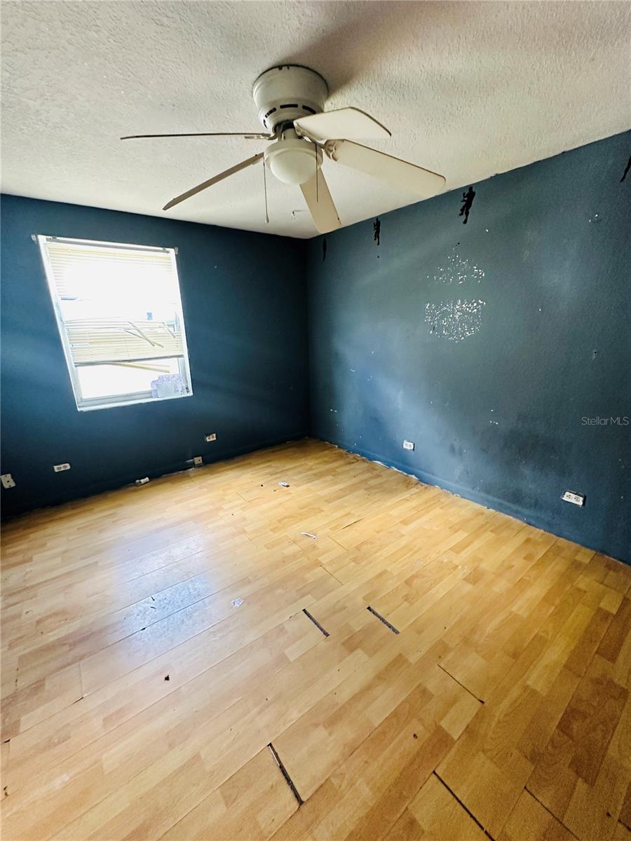 Image 9 of 17 For 118 Kensington Avenue