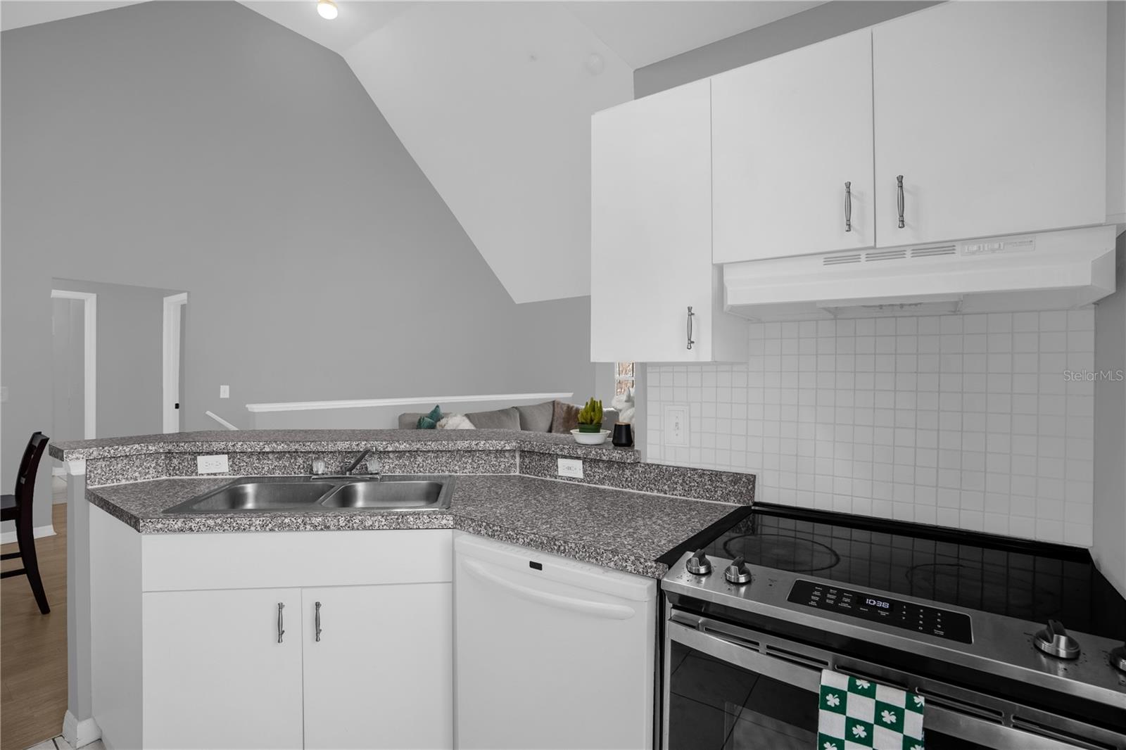 Image 10 of 26 For 6324 Raleigh Street 712