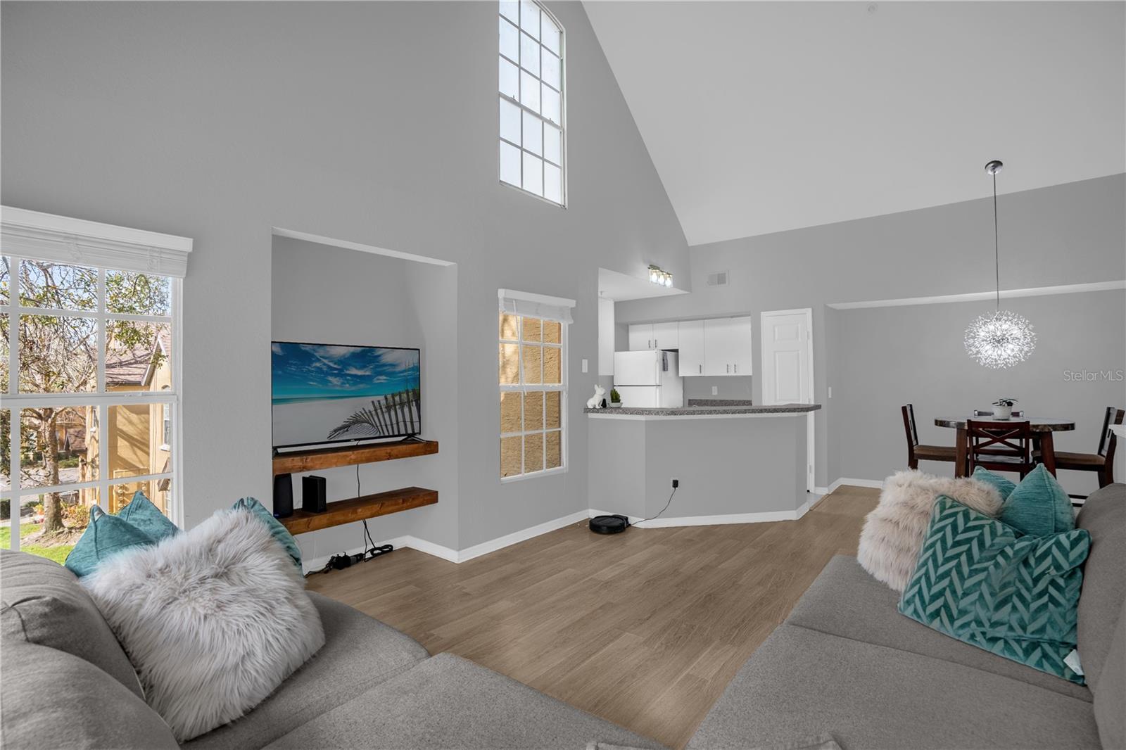 Image 4 of 26 For 6324 Raleigh Street 712