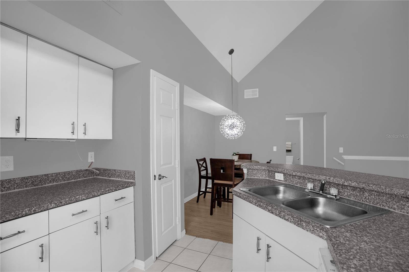 Image 9 of 26 For 6324 Raleigh Street 712