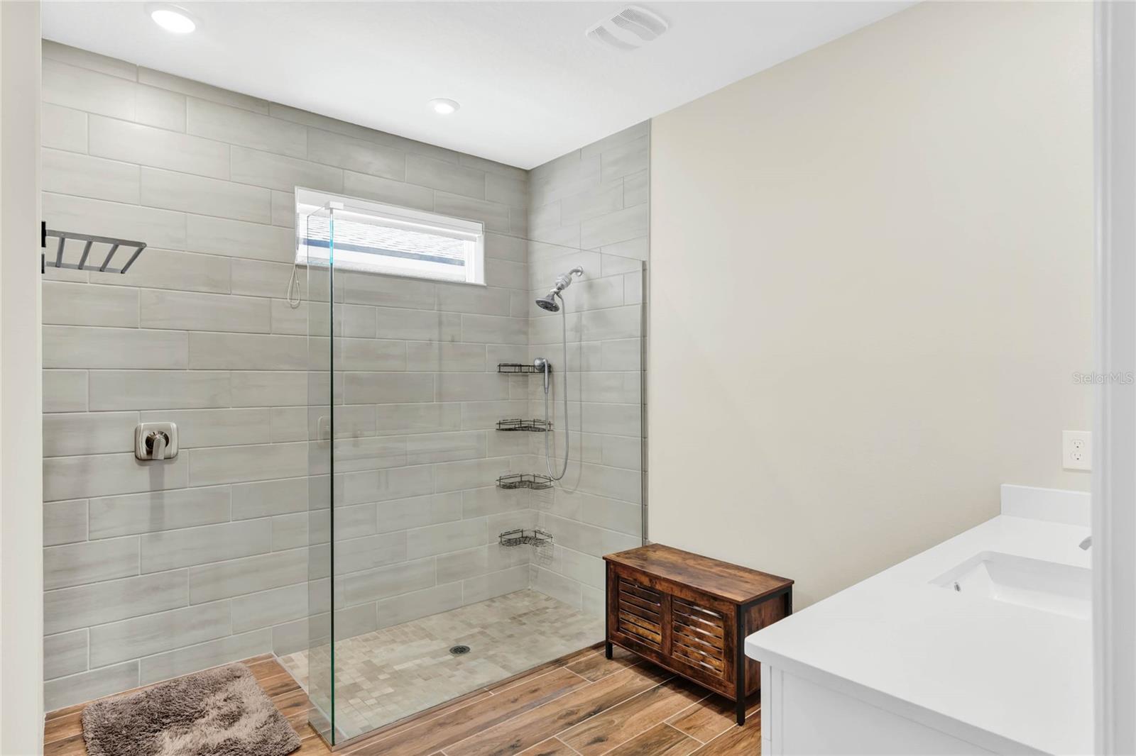 Image 20 of 38 For 16887 Wingspread Loop