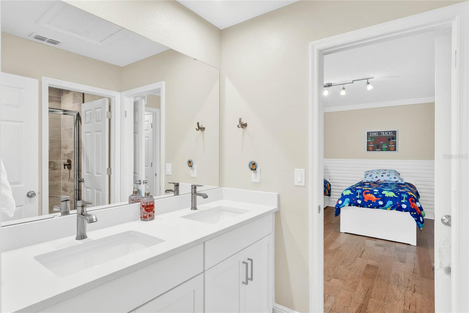 Image 25 of 38 For 16887 Wingspread Loop