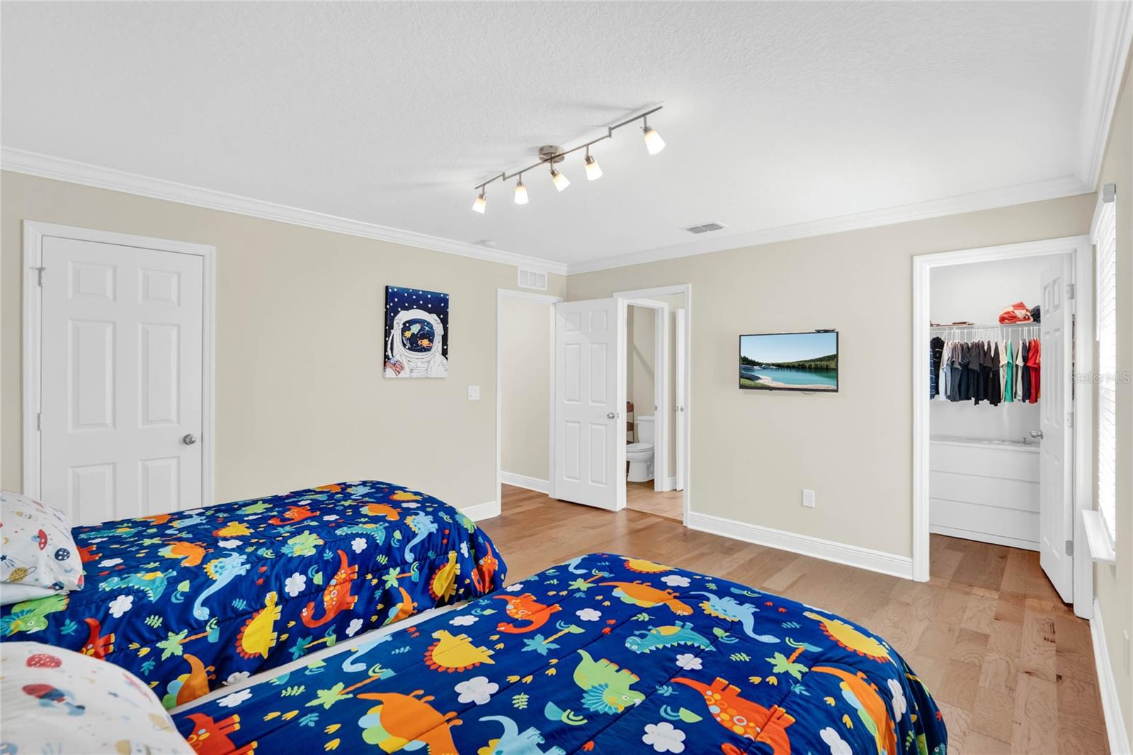 Image 28 of 38 For 16887 Wingspread Loop