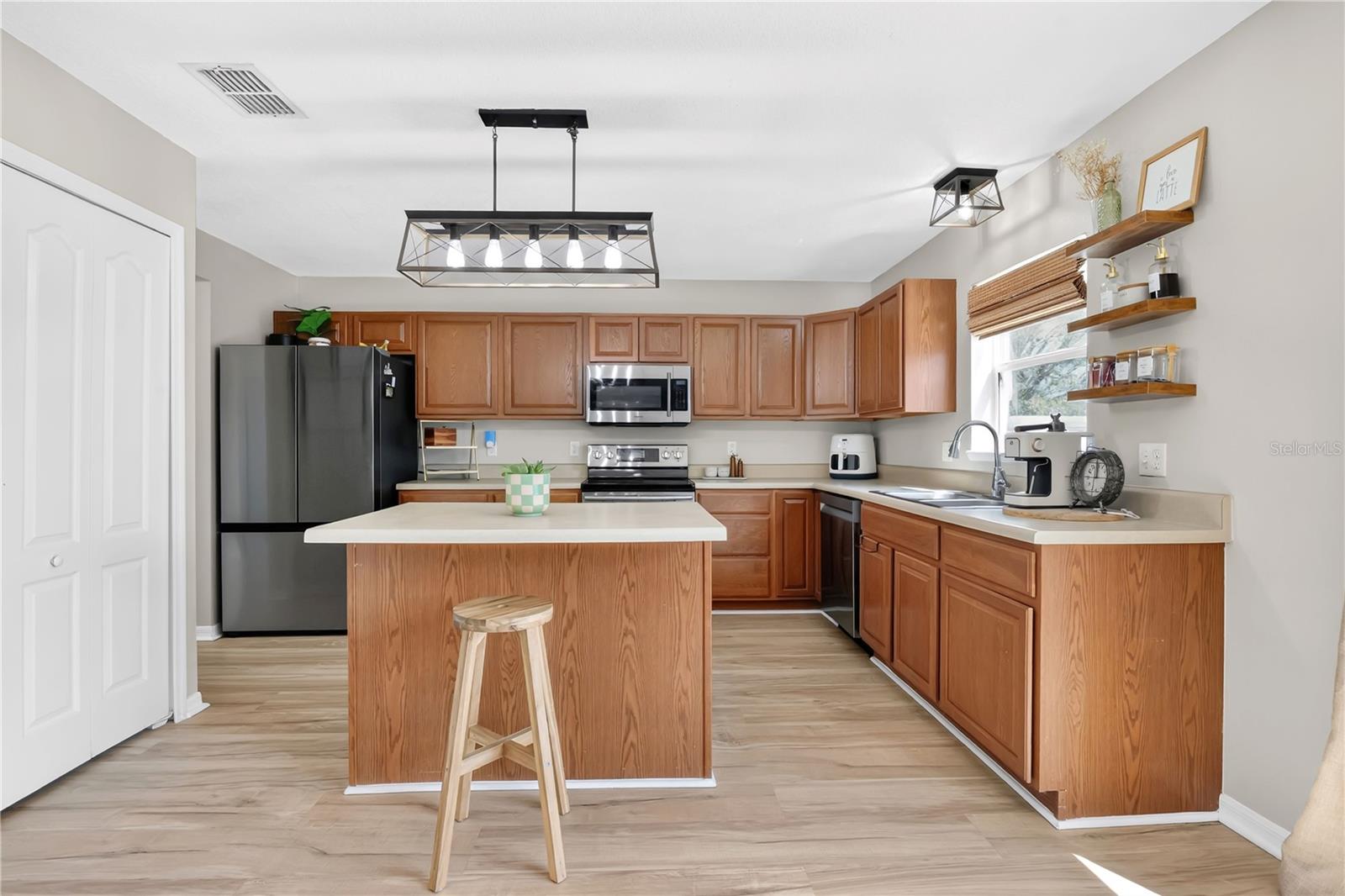 Image 7 of 24 For 5596 Sycamore Canyon Drive