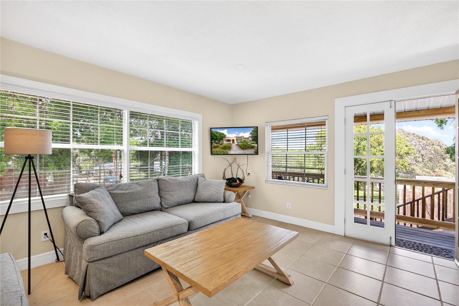 Image 12 of 44 For 809 Poinsettia Drive