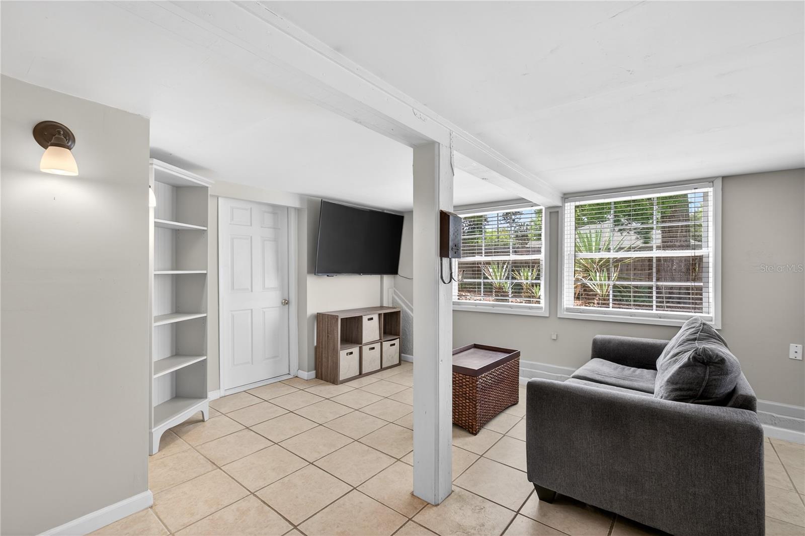 Image 21 of 44 For 809 Poinsettia Drive