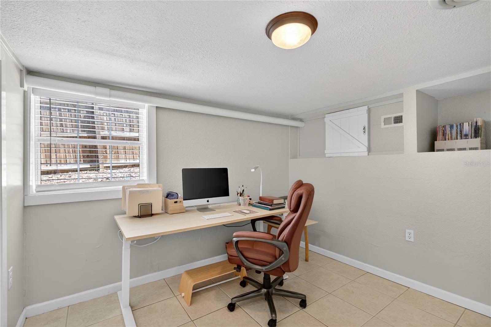 Image 24 of 44 For 809 Poinsettia Drive