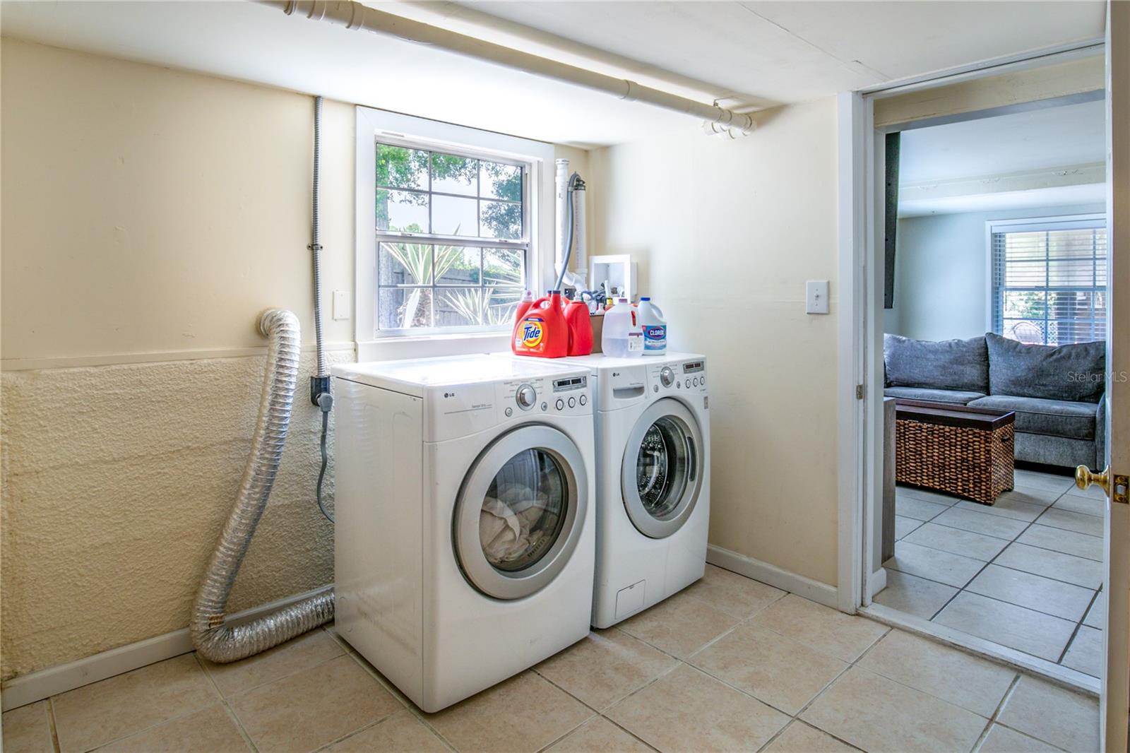 Image 25 of 44 For 809 Poinsettia Drive