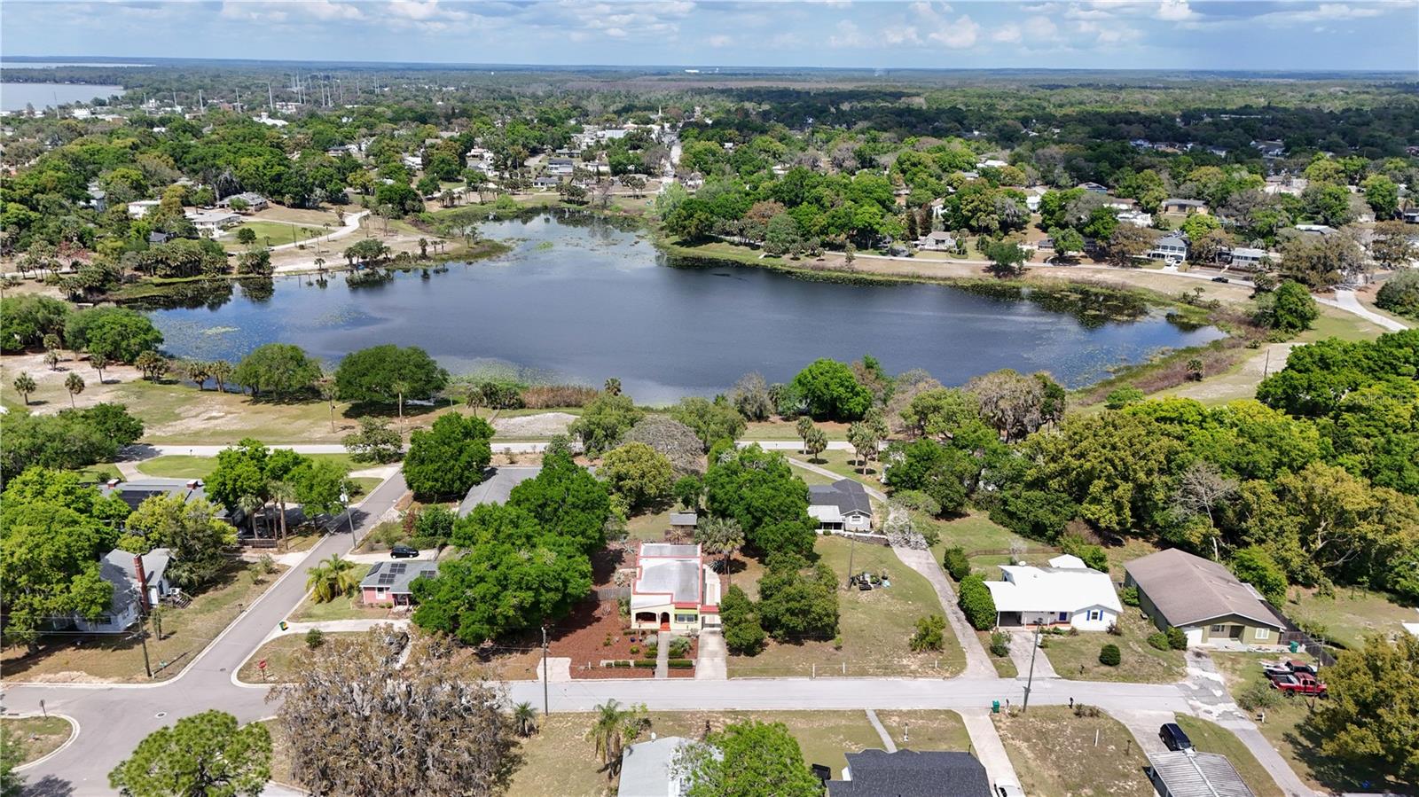 Image 43 of 44 For 809 Poinsettia Drive