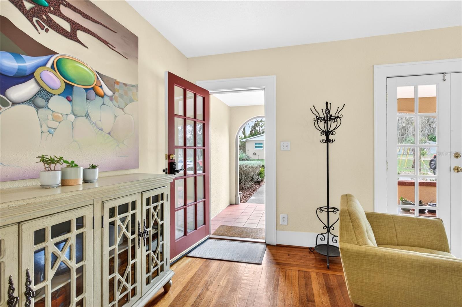 Image 5 of 44 For 809 Poinsettia Drive