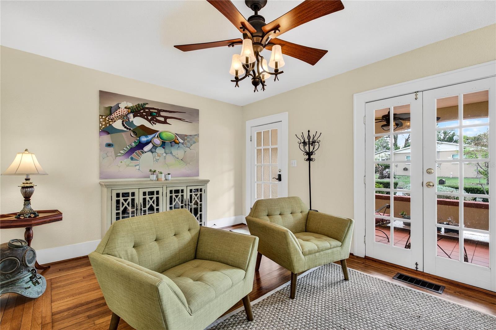 Image 7 of 44 For 809 Poinsettia Drive