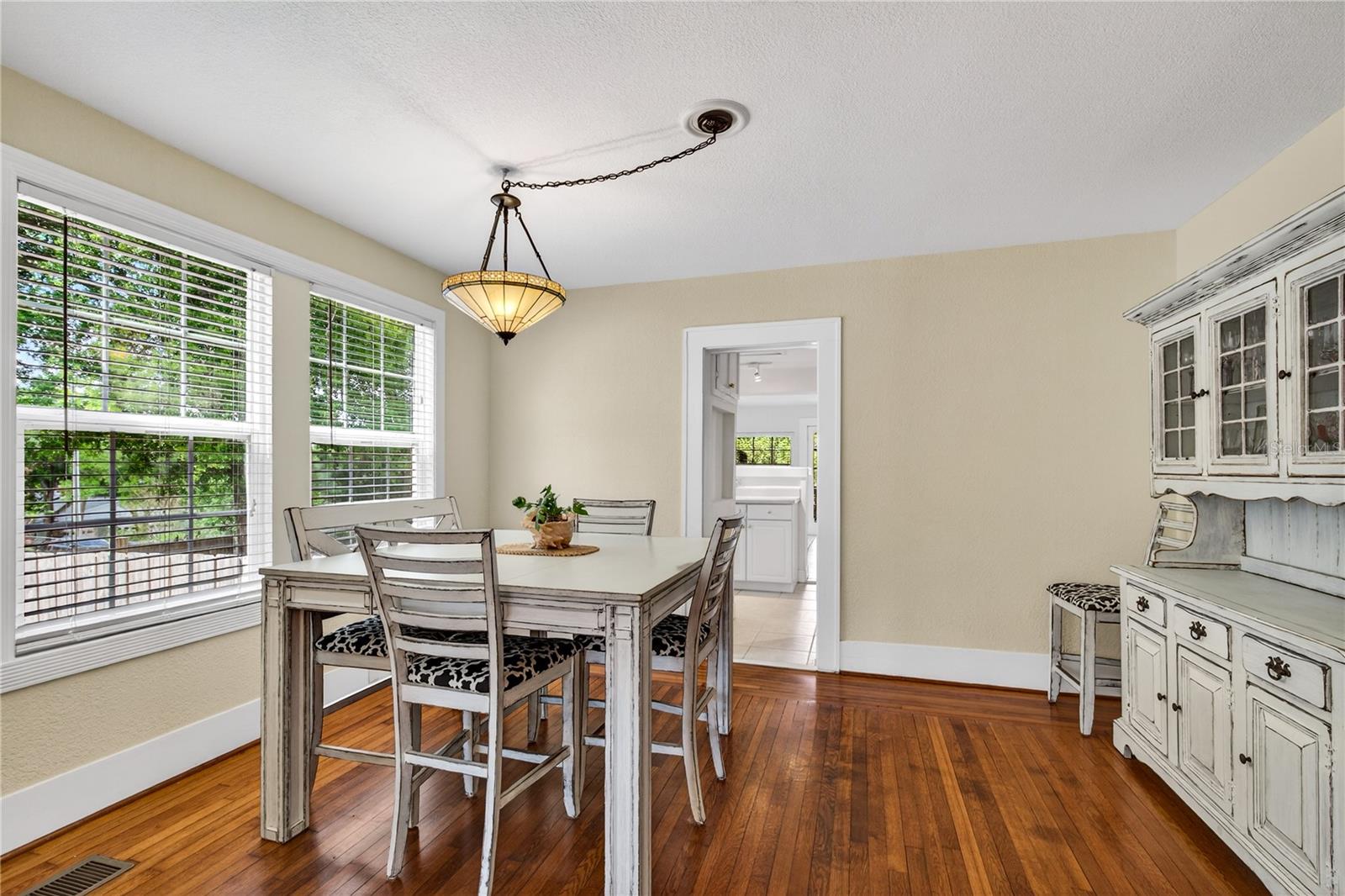 Image 9 of 44 For 809 Poinsettia Drive