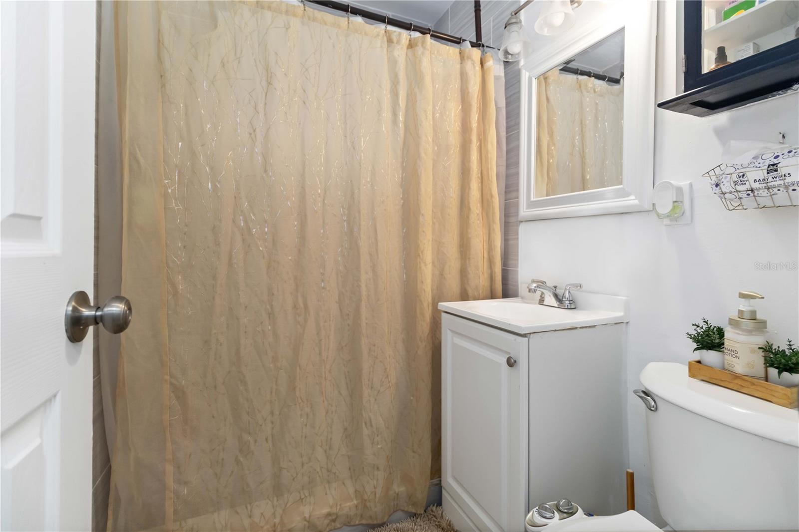 Image 13 of 18 For 925 Alford Street